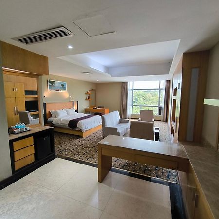 Meritz Hotel Мири Экстерьер фото