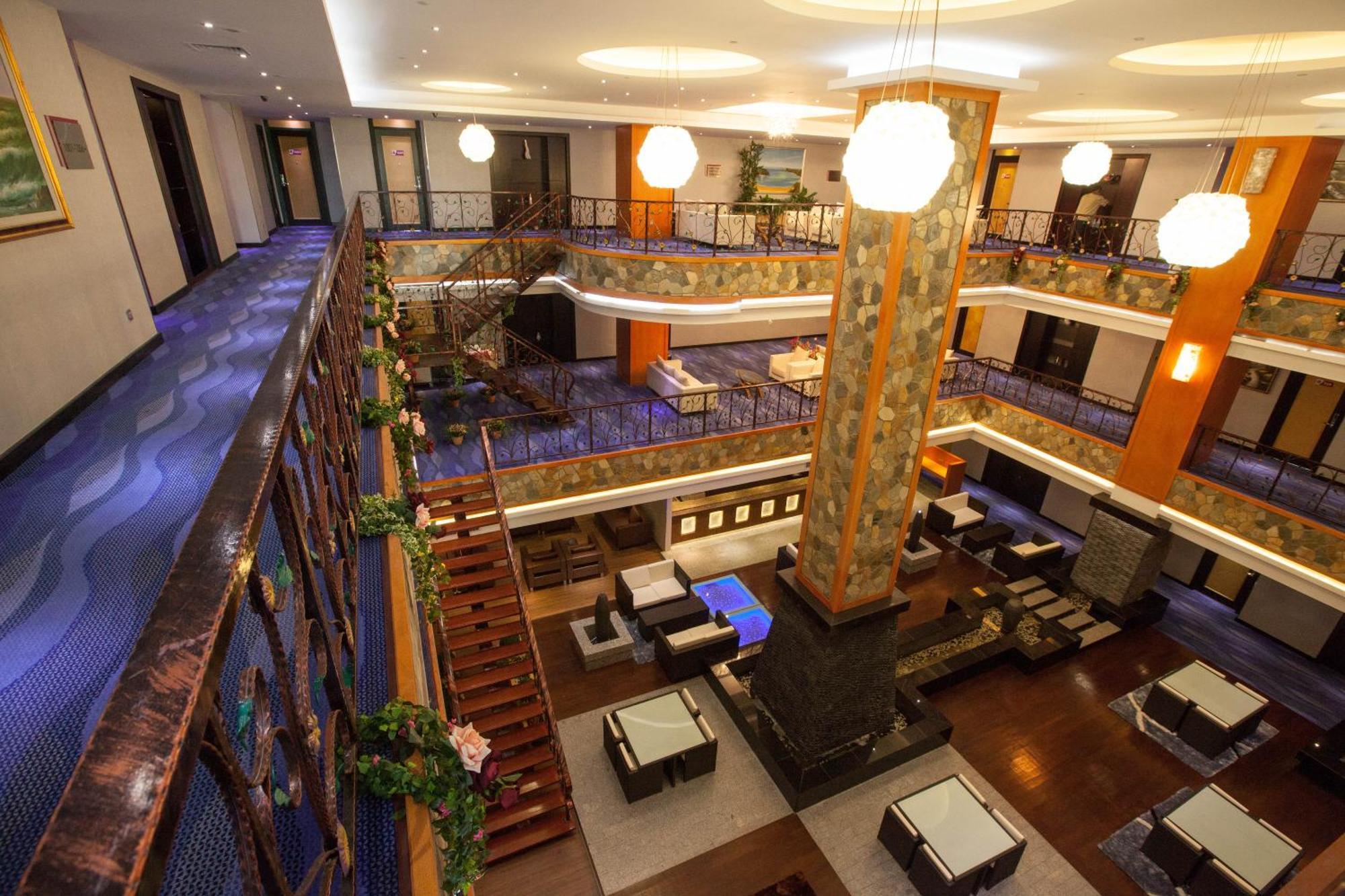 Meritz Hotel Мири Экстерьер фото