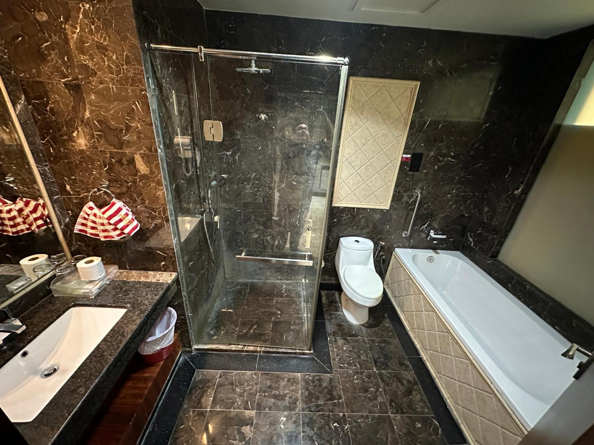 Meritz Hotel Мири Экстерьер фото