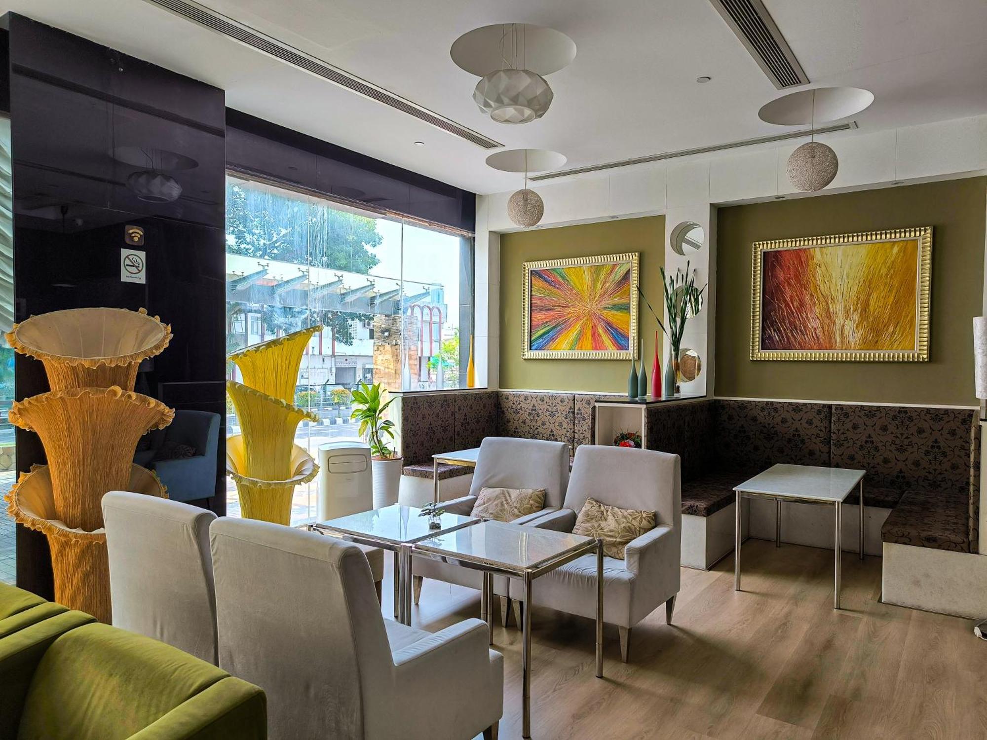 Meritz Hotel Мири Экстерьер фото