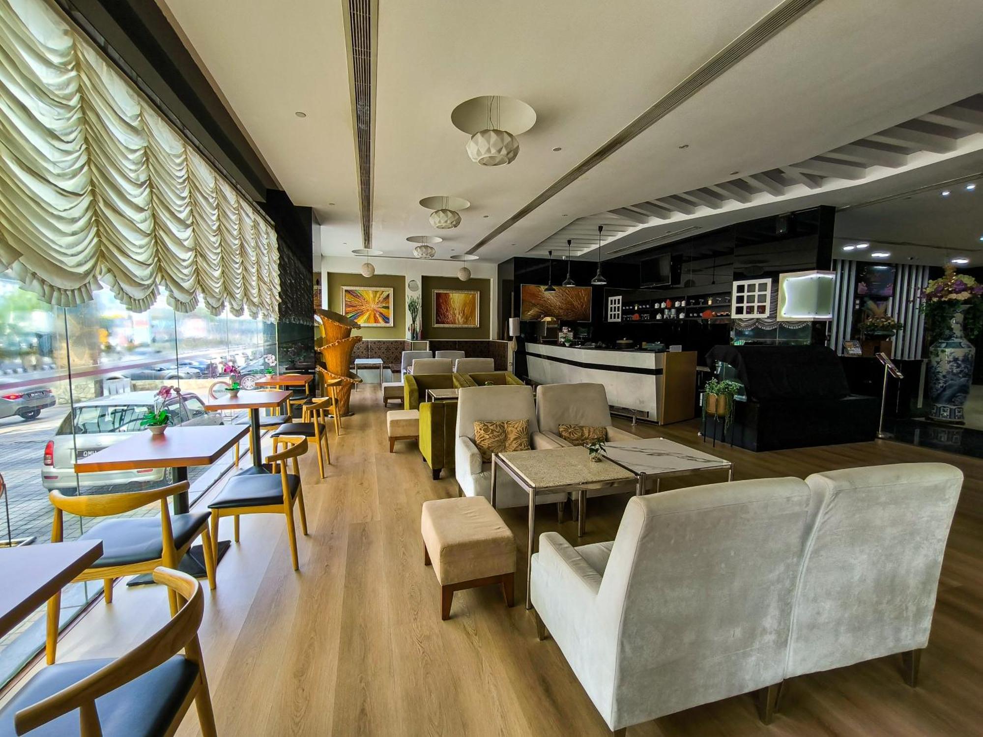 Meritz Hotel Мири Экстерьер фото