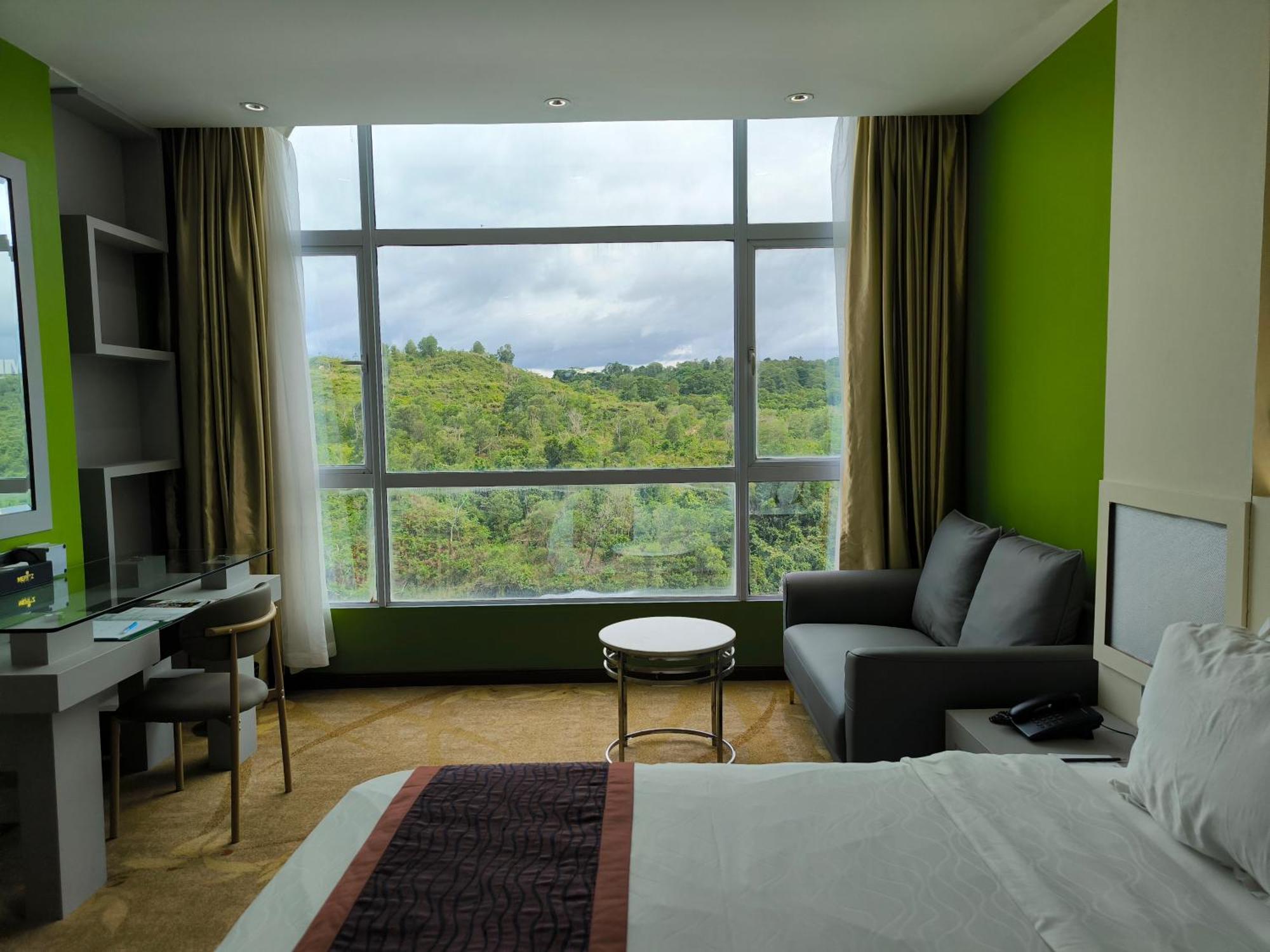 Meritz Hotel Мири Экстерьер фото