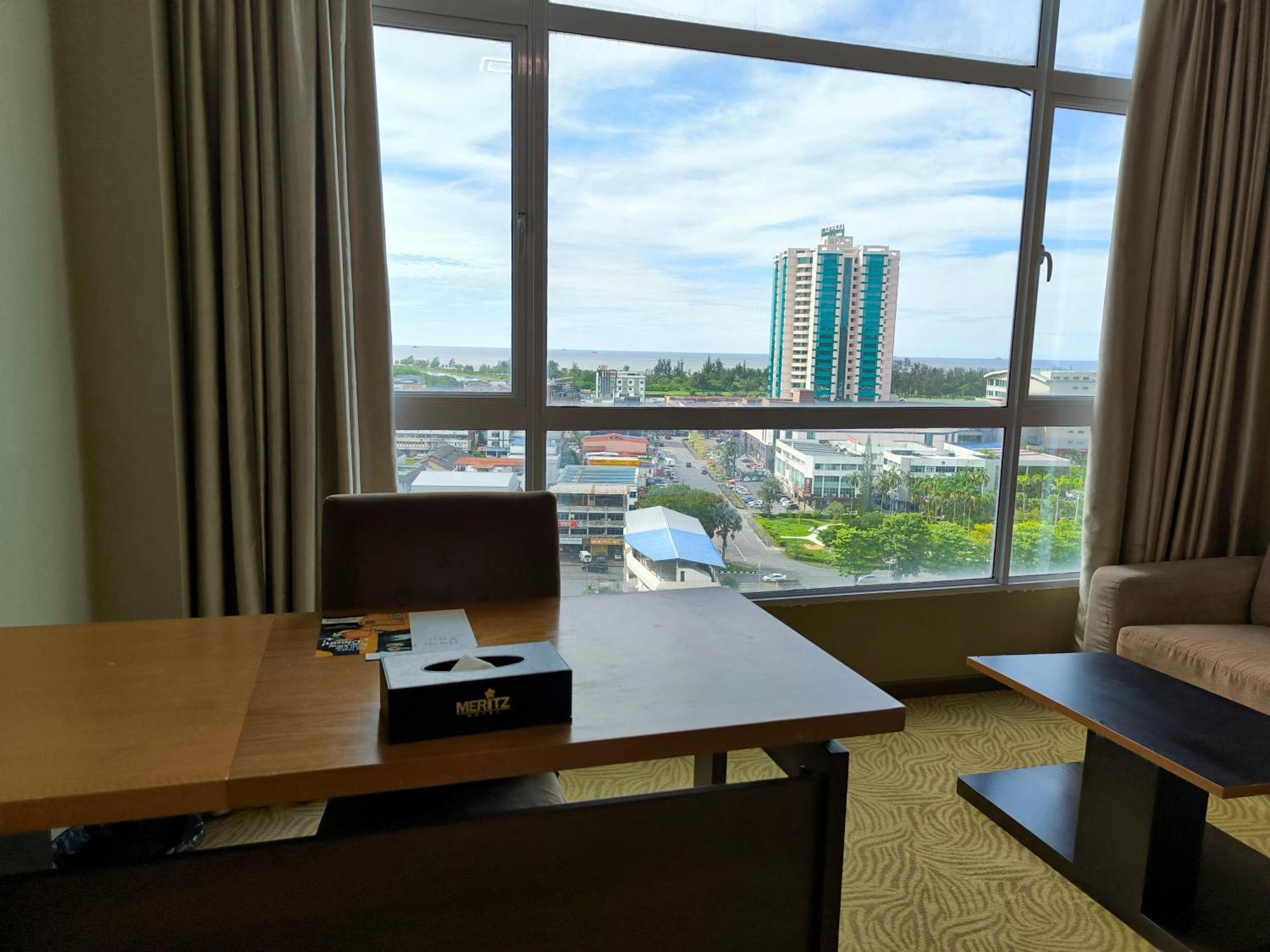 Meritz Hotel Мири Экстерьер фото