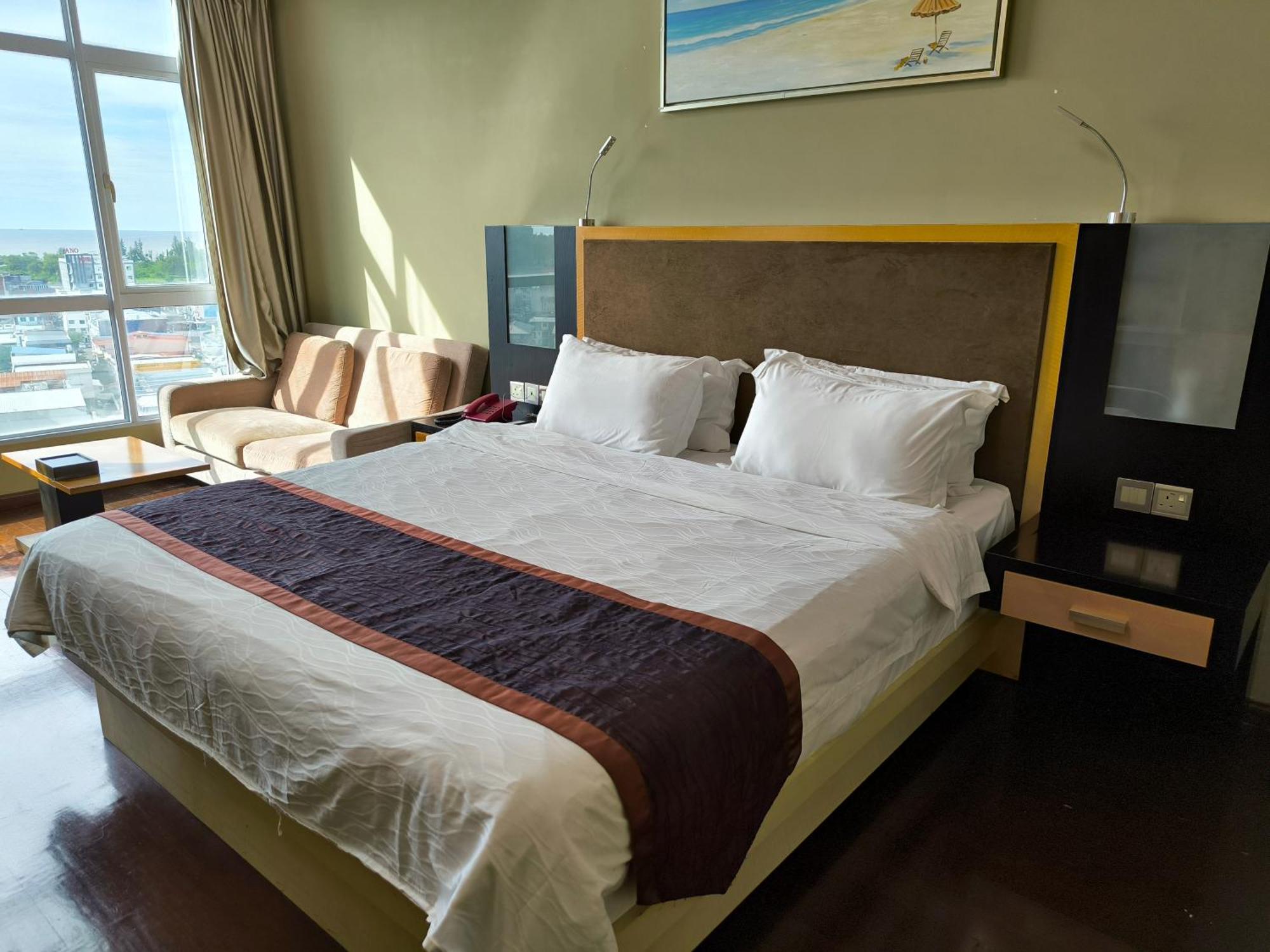 Meritz Hotel Мири Экстерьер фото