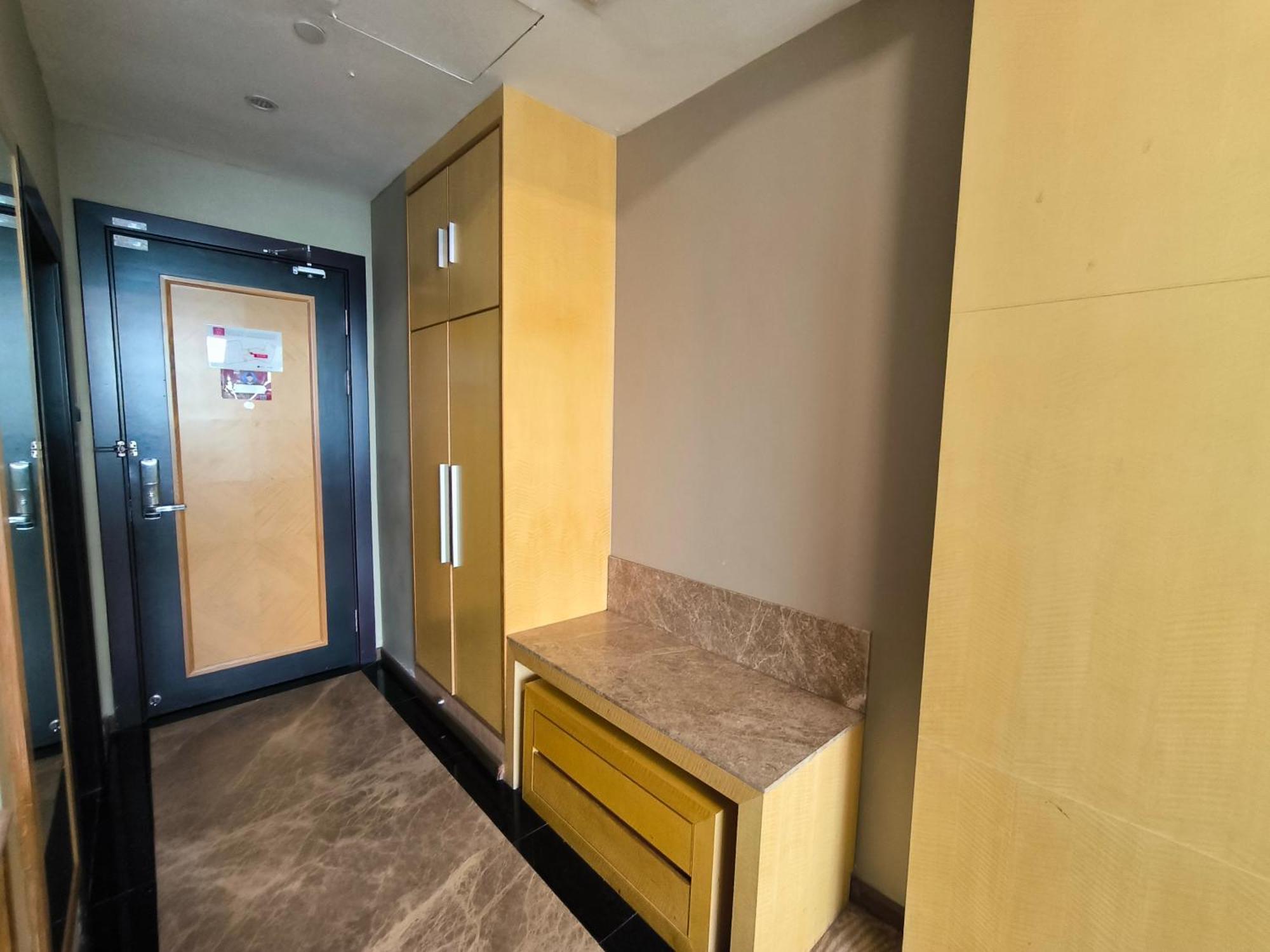 Meritz Hotel Мири Экстерьер фото