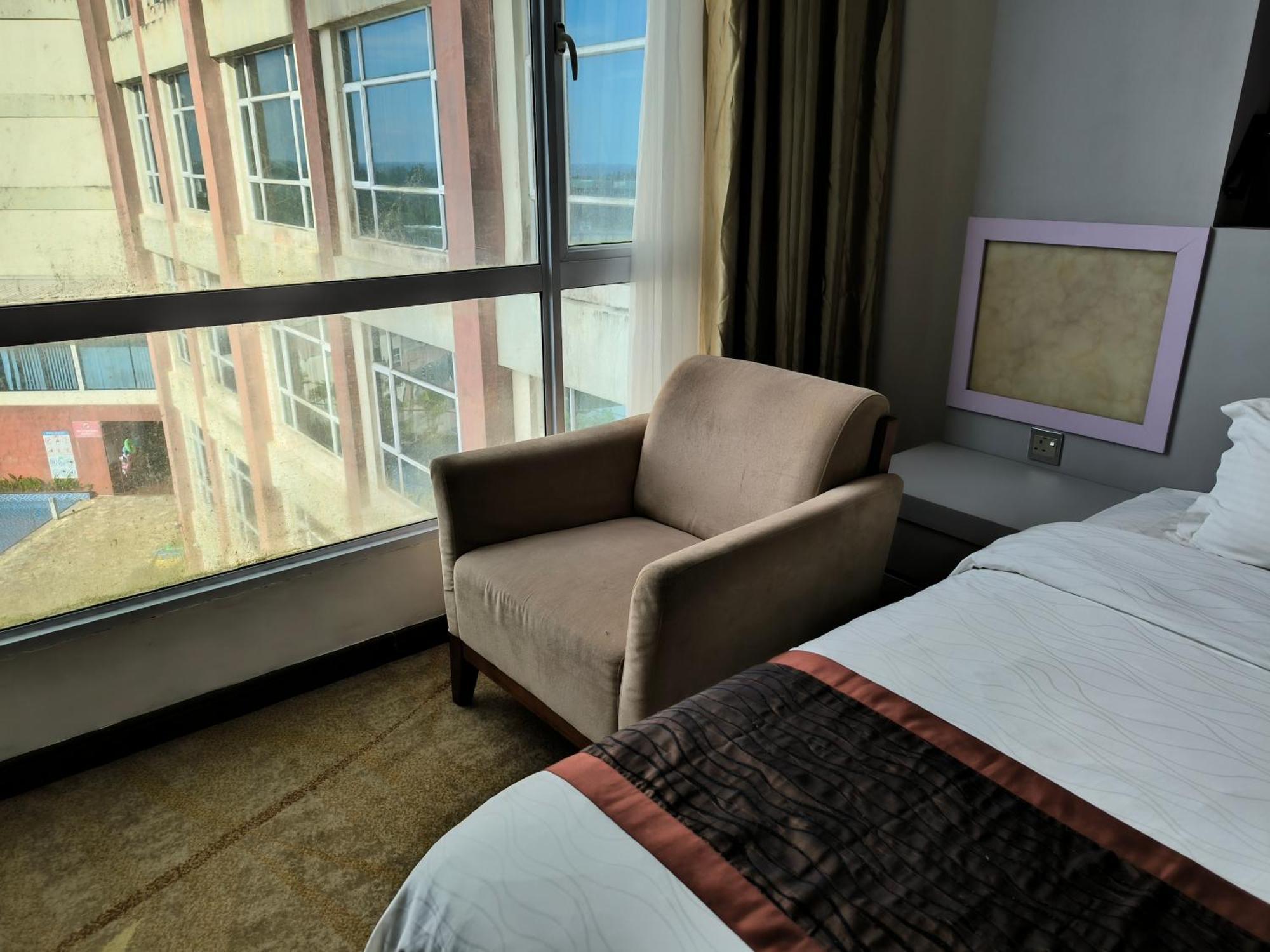 Meritz Hotel Мири Экстерьер фото