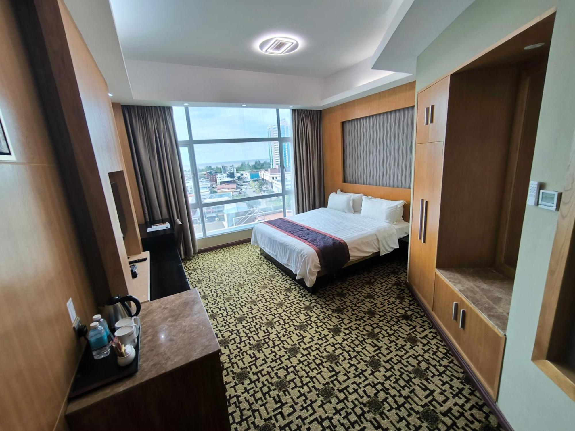 Meritz Hotel Мири Экстерьер фото