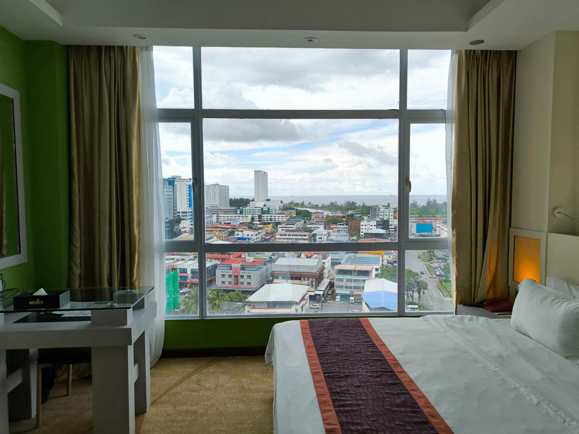 Meritz Hotel Мири Экстерьер фото