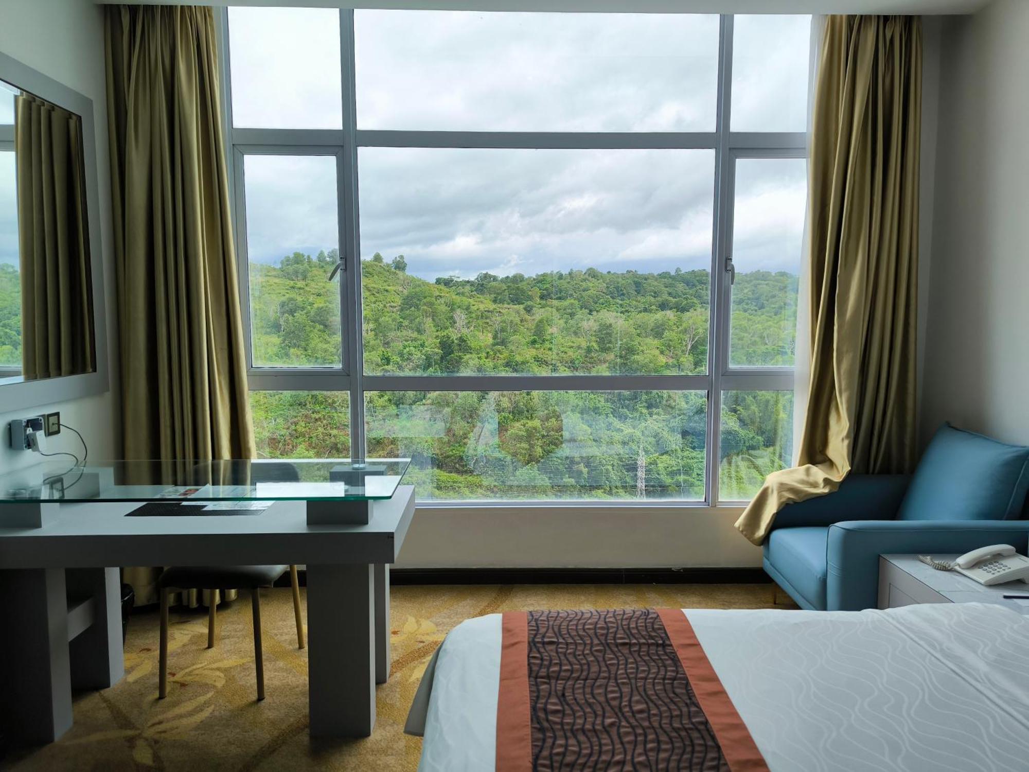 Meritz Hotel Мири Экстерьер фото
