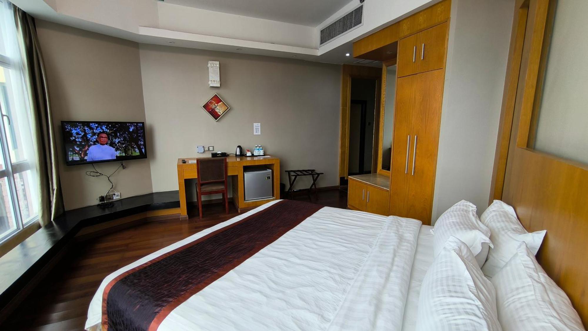 Meritz Hotel Мири Экстерьер фото