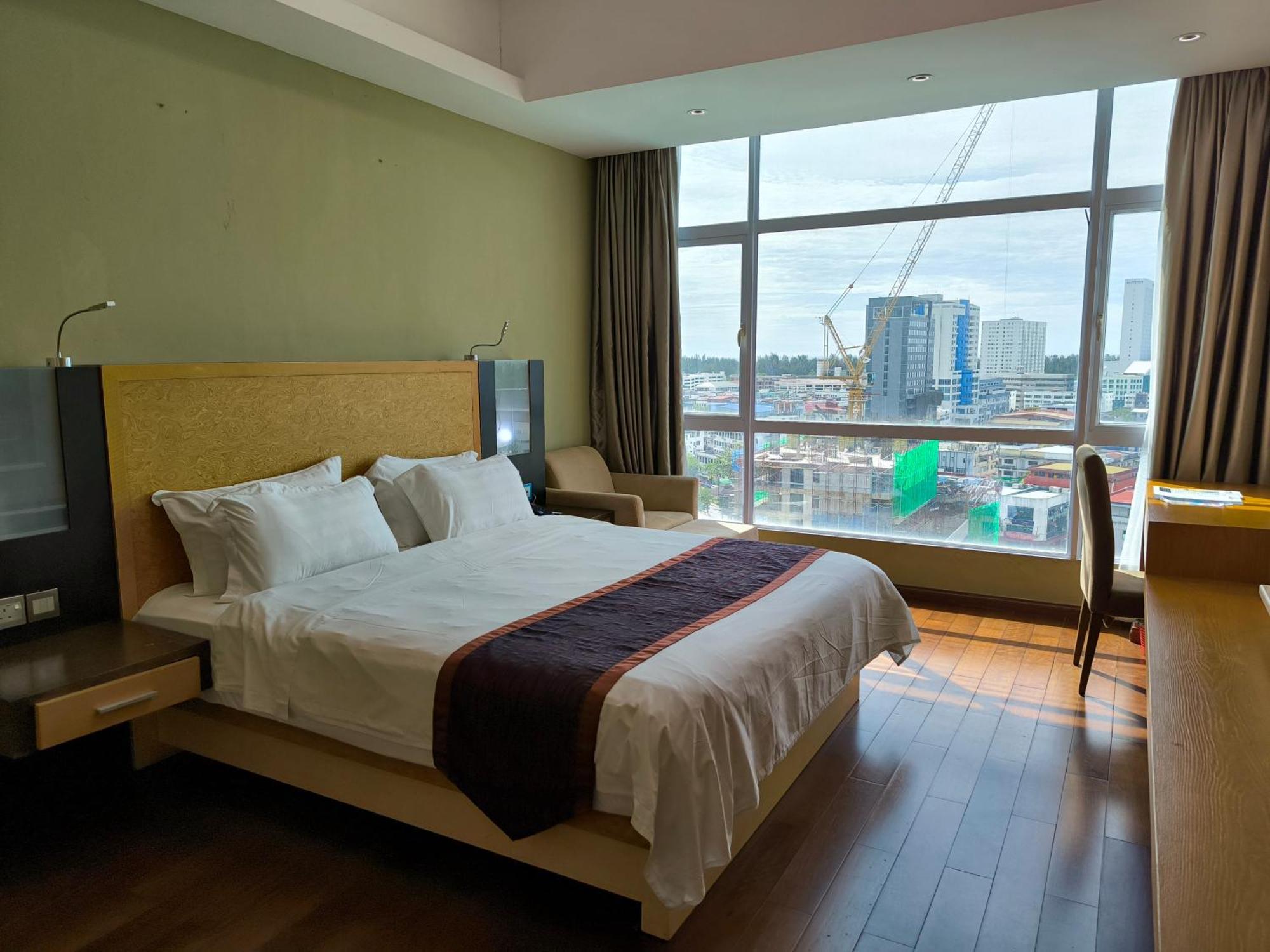 Meritz Hotel Мири Экстерьер фото