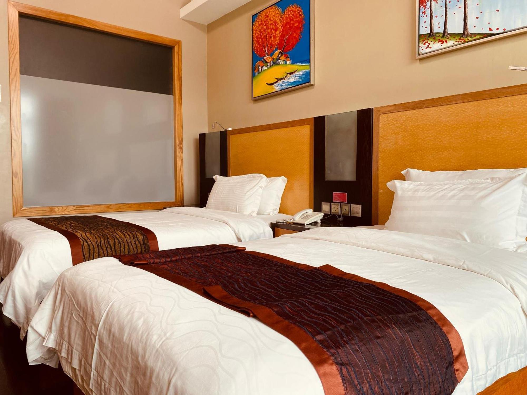 Meritz Hotel Мири Экстерьер фото